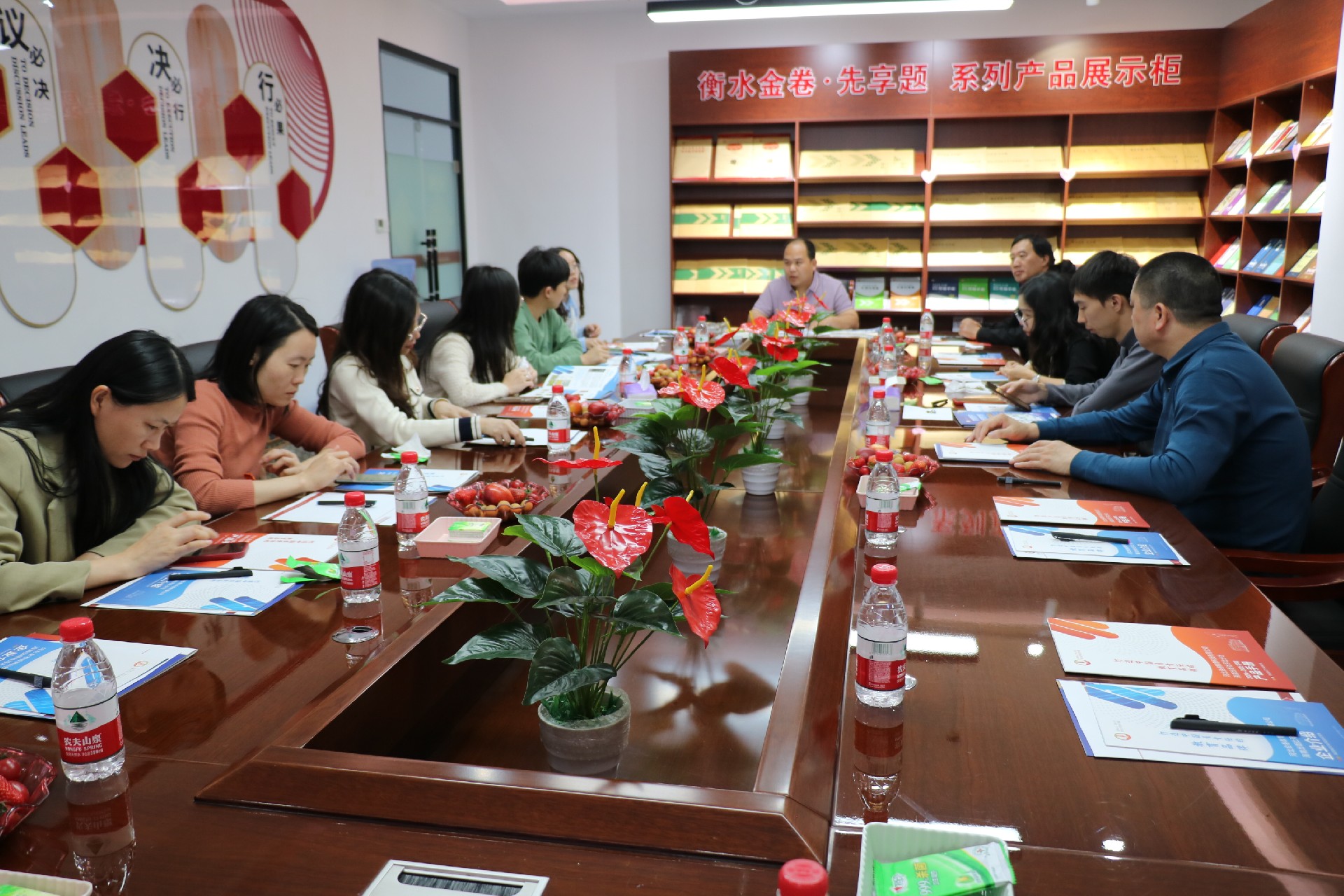 熱(rè)烈歡迎順德鄭裕彤中學考察組走進金卷參觀交流