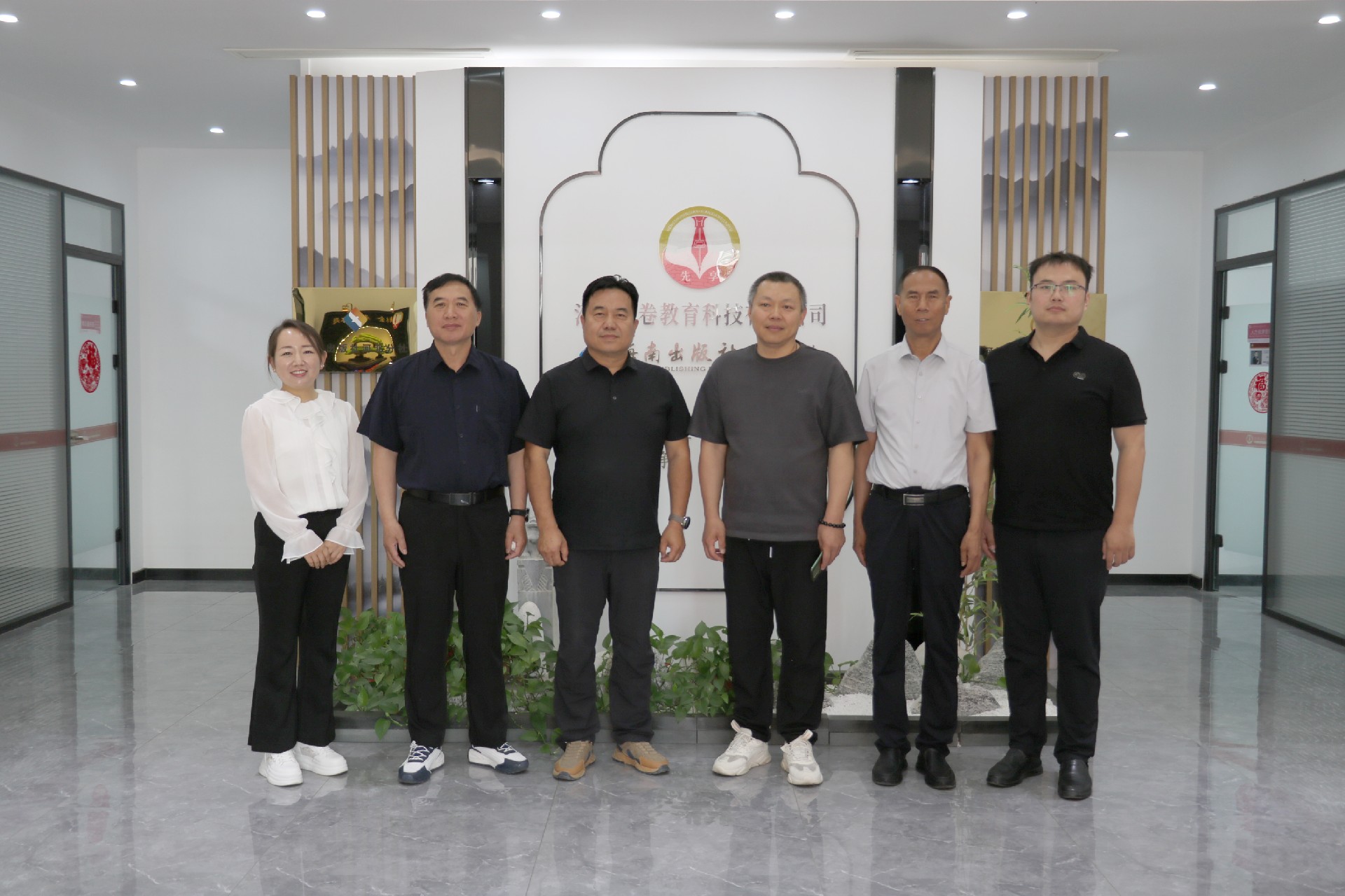 熱(rè)烈歡迎中國(guó)出版協會民(mín)營工(gōng)委付濤老師(shī)走進河北金卷參觀調研